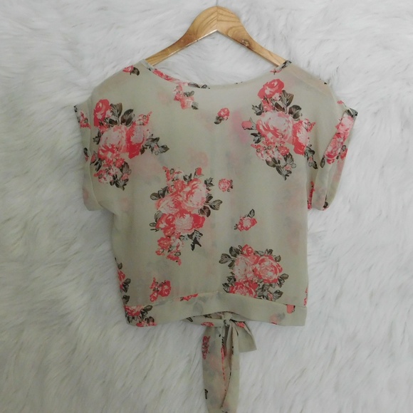 retro doll Tops - Floral Open Back Blouse